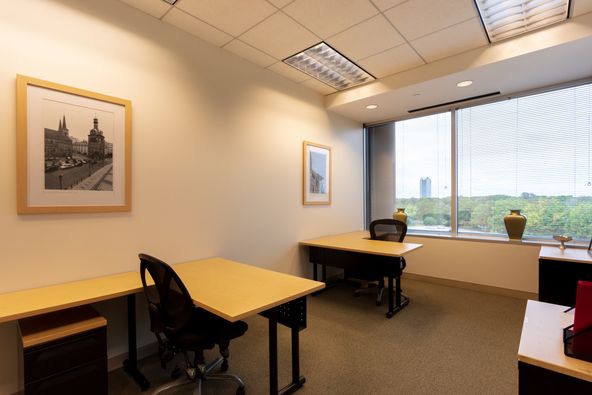 Oak Brook Pointe: 700 Commerce Dr, Oak Brook, IL 60523